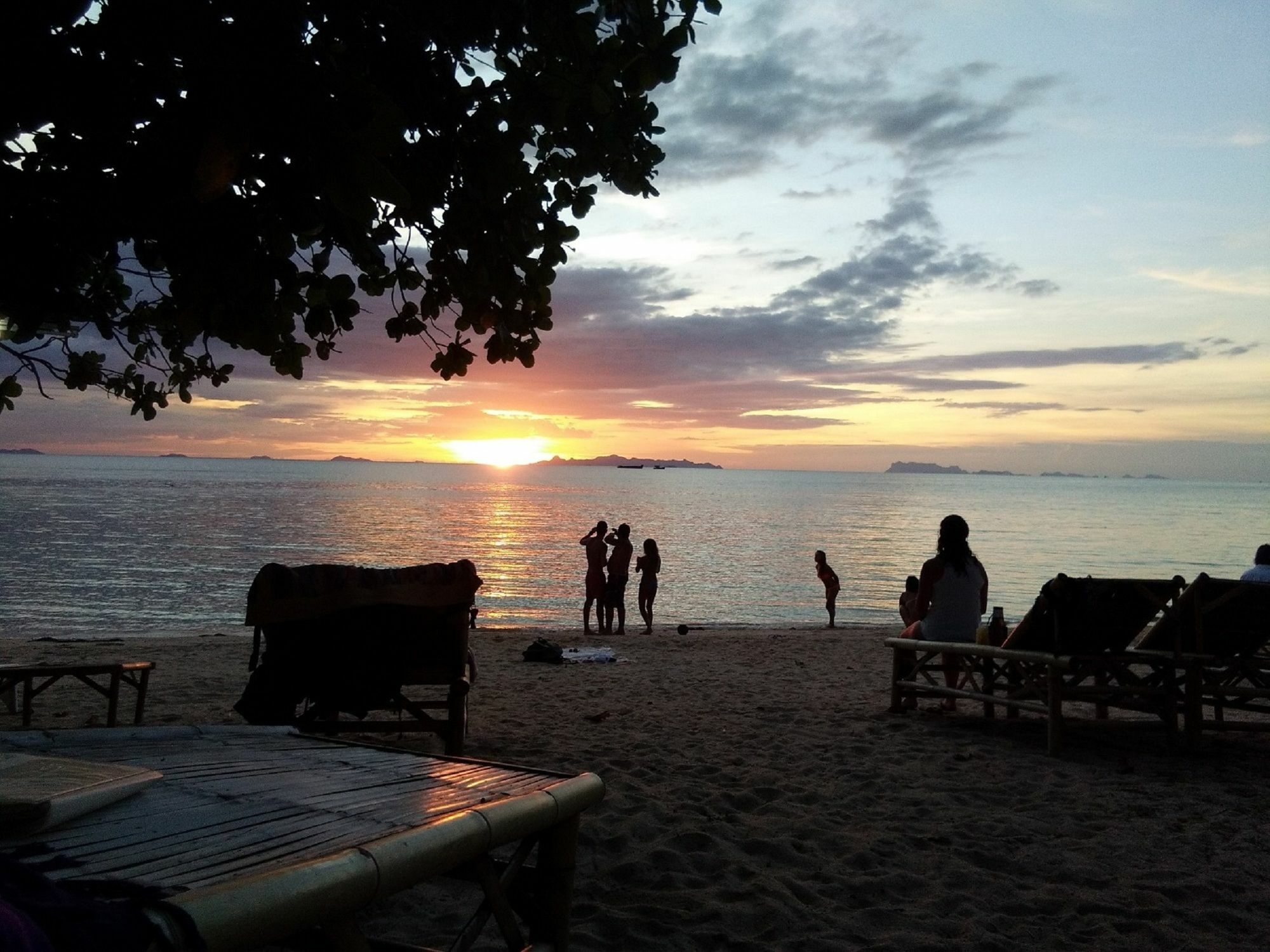 I Talay Beach Bar & Cottage Taling Ngam Екстериор снимка
