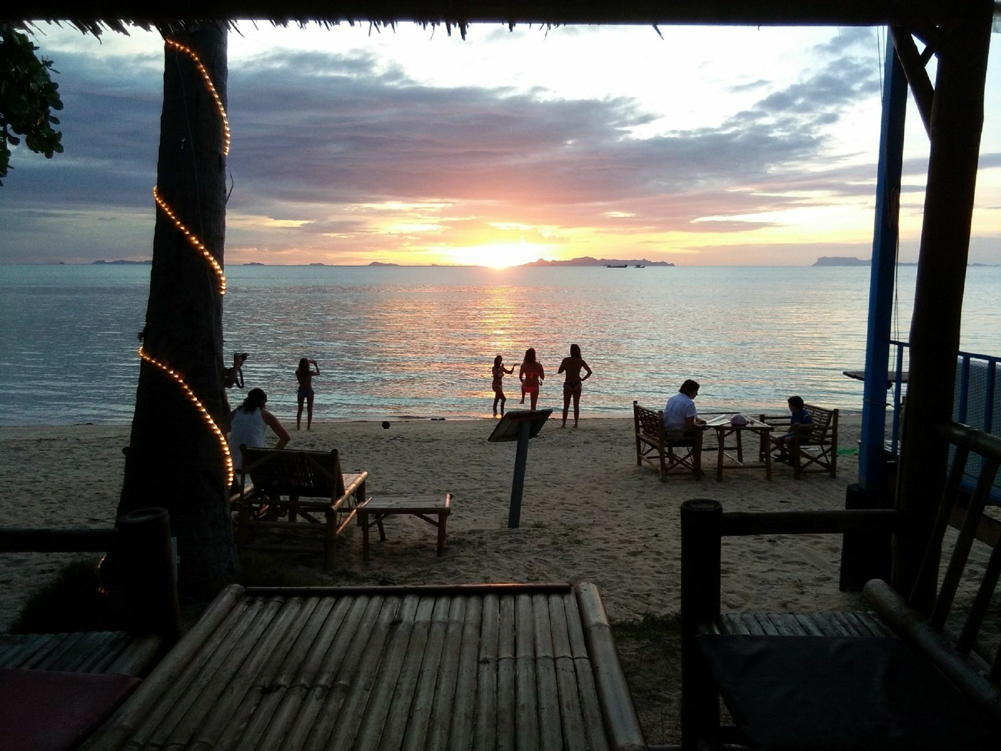 I Talay Beach Bar & Cottage Taling Ngam Екстериор снимка